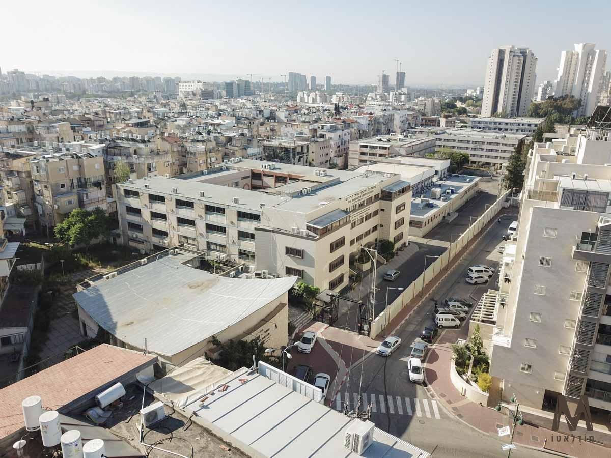 מבט על הקמפוס והפנימייה בבני ברק